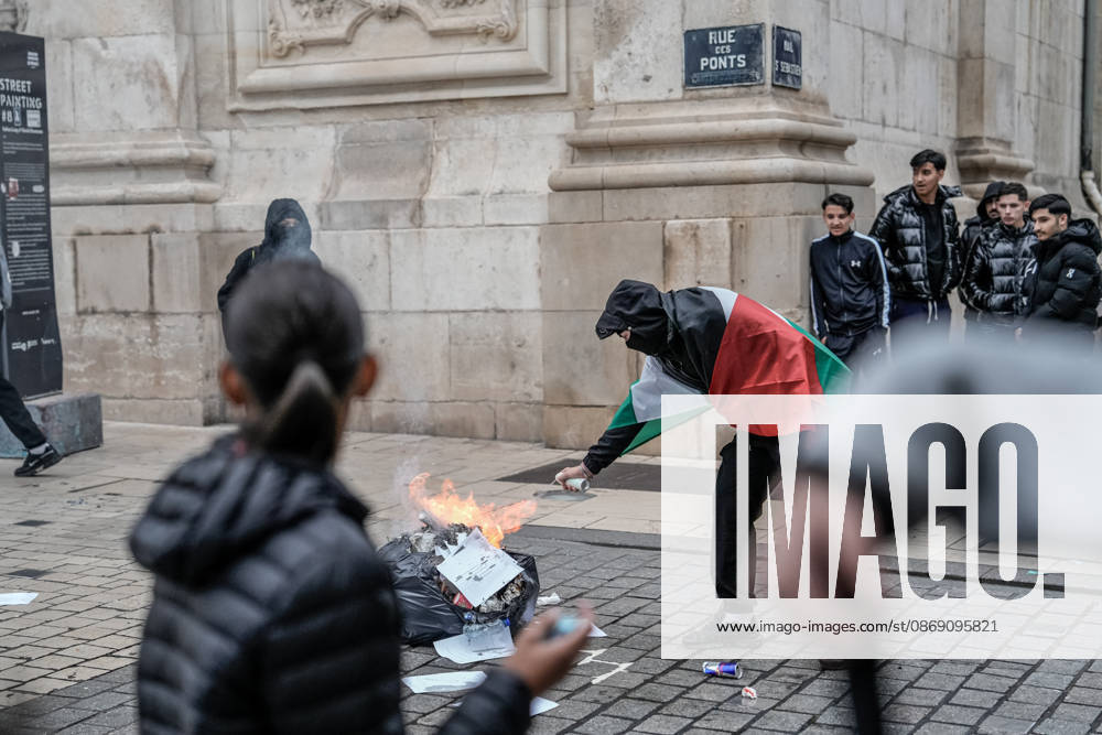 Brief clashes erupt during student gathering in Nancy NANCY, FRANCE - OCTOBER 9: A small group of students gather as brief confrontations occur following tensions at the scene. in Nancy, France, on October 9, 2026. Muhammed Said Tako Anadolu Nancy France. Editorial use only. Please get in touch for any other usage.