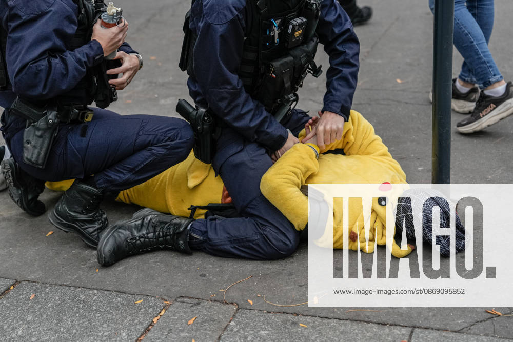 Brief clashes erupt during student gathering in Nancy NANCY, FRANCE - OCTOBER 9: A small group of students gather as brief confrontations occur following tensions at the scene. in Nancy, France, on October 9, 2026. Muhammed Said Tako Anadolu Nancy France. Editorial use only. Please get in touch for any other usage.