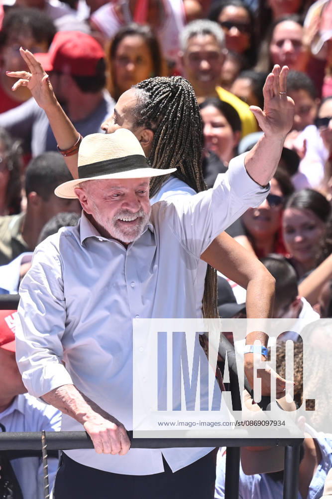(261009) -- BRASILIA, Oct. 9, 2026 -- Brazilian President Luiz Inacio Lula da Silva, presidential candidate of Brazil s ruling Workers Party, greets supporters at a presidential election runoff campaign in Brasilia, Brazil, Oct. 9, 2026. ) BRAZIL-BRASILIA-ELECTION RUNOFF-LULA LucioxTavora