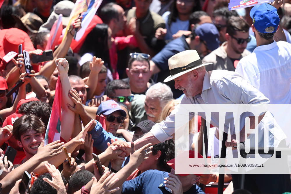 (261009) -- BRASILIA, Oct. 9, 2026 -- Brazilian President Luiz Inacio Lula da Silva, presidential candidate of Brazil s ruling Workers Party, greets supporters at a presidential election runoff campaign in Brasilia, Brazil, Oct. 9, 2026. ) BRAZIL-BRASILIA-ELECTION RUNOFF-LULA LucioxTavora