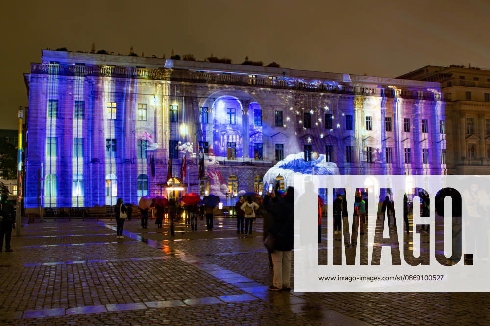 Festival of Lights 2026 Festival of Lights ** ** ** Festival of Lights 2026 at Bebelplatz with the School of Law, the State Opera, the Hotel de Rome, and St. Hedwig’s Cathedral Berlin Berlin Germany H0A7485