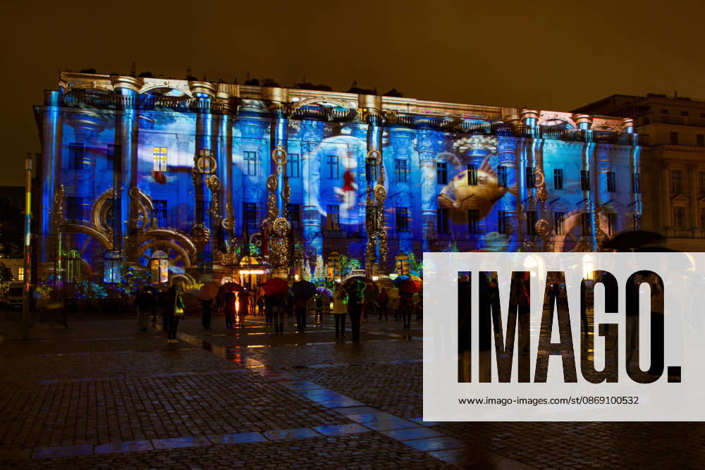Festival of Lights 2026 Festival of Lights ** ** ** Festival of Lights 2026 at Bebelplatz with the School of Law, the State Opera, the Hotel de Rome, and St. Hedwig’s Cathedral Berlin Berlin Germany H0A7491