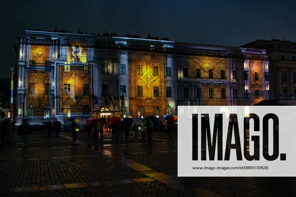 Festival of Lights 2026 Festival of Lights ** ** ** Festival of Lights 2026 at Bebelplatz featuring the School of Law, the State Opera, the Hotel de Rome, and St. Hedwig’s Cathedral Berlin Berlin Germany H0A7493