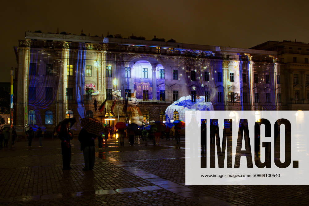 Festival of Lights 2026 Festival of Lights ** ** ** Festival of Lights 2026 at Bebelplatz with the School of Law, the State Opera, the Hotel de Rome, and St. Hedwig’s Cathedral Berlin Berlin Germany H0A7512