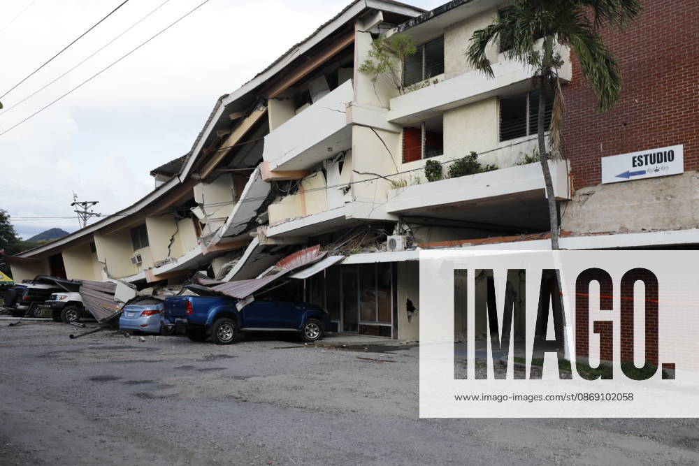 (261009) -- PENONOME(PANAMA), Oct. 9, 2026 -- A collapsed building and damaged vehicles are pictured after an earthquake in Penonome, central Cocle Province of Panama, Oct. 9, 2026. A major earthquake struck Panama on Friday. (Photo by Xinhua) PANAMA-PENONOME-EARTHQUAKE DanielxGonzalez