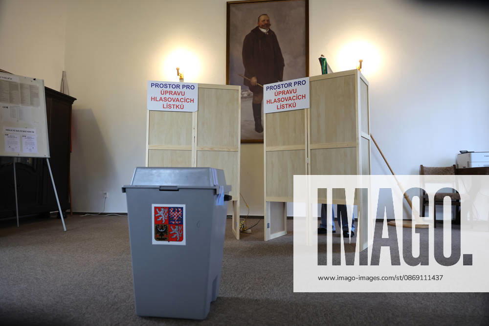 The two-day elections to municipal assemblies continued in the Czech Republic together with the first round of the elections to one-third of the Senate, on October 10, 2026. On the photo: alongside the municipal and senate elections a referendum on the extraction of remaining reserves at the former Mladecko quarry, in Litultovice, Moravian-Silesian Region. (CTKxPhoto PetrxSznapka) CTKPhotoP2026101002406 CTKPhotoP2026101002406