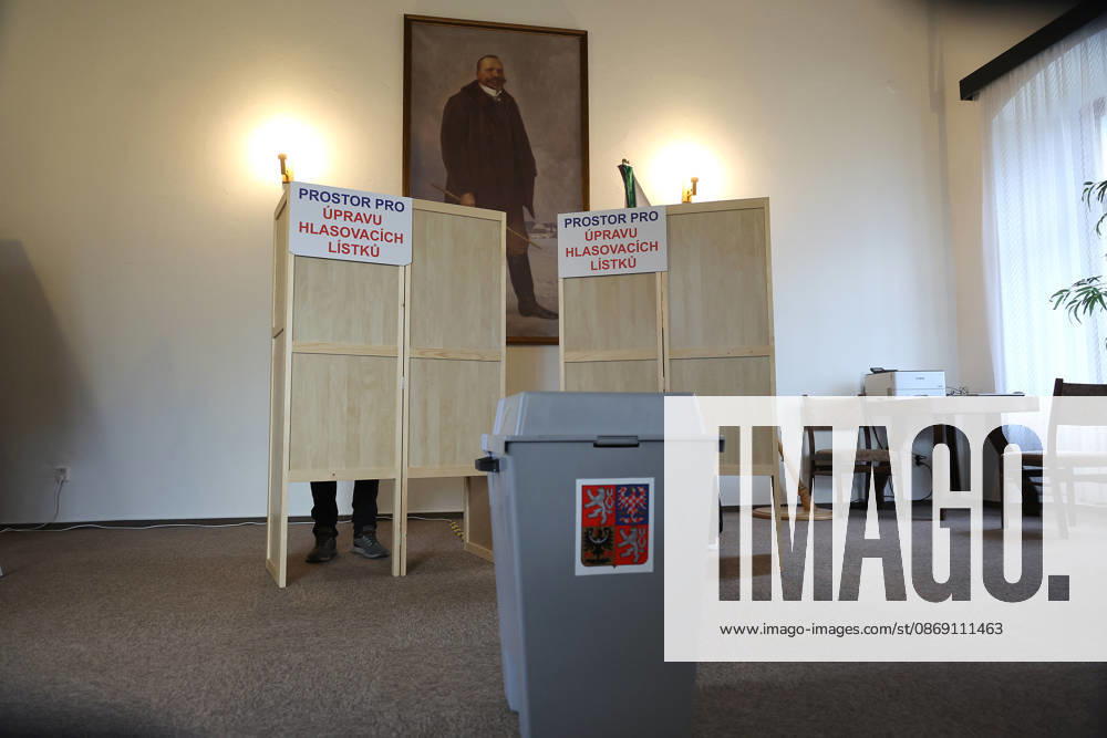 The two-day elections to municipal assemblies continued in the Czech Republic together with the first round of the elections to one-third of the Senate, on October 10, 2026. On the photo: alongside the municipal and senate elections a referendum on the extraction of remaining reserves at the former Mladecko quarry, in Litultovice, Moravian-Silesian Region. (CTKxPhoto PetrxSznapka) CTKPhotoP2026101002471 CTKPhotoP2026101002471