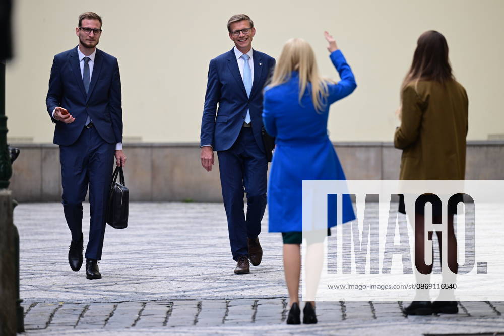 The two-day elections to municipal assemblies ended in the Czech Republic together with the first round of the elections to one-third of the Senate, at 2:00 p.m. on October 10, 2026. On the photo: ODS Chairman Martin Kupka (middle) arriving at ODS s central campaign headquarters in Prague. (CTKxPhoto MichalxKamaryt) CTKPhotoP2026101004322 CTKPhotoP2026101004322