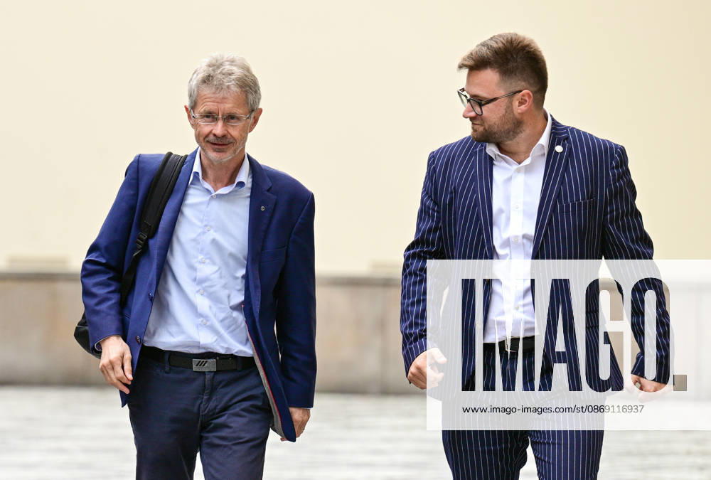 The two-day elections to municipal assemblies ended in the Czech Republic together with the first round of the elections to one-third of the Senate, at 2:00 p.m. on October 10, 2026. On the photo: Senate President Milos Vystrcil (left), accompanied by ODS spokesperson Jakub Skyva arrive at the ODS s central campaign headquarters in Prague. (CTKxPhoto MichalxKamaryt) CTKPhotoP2026101004082 CTKPhotoP2026101004082