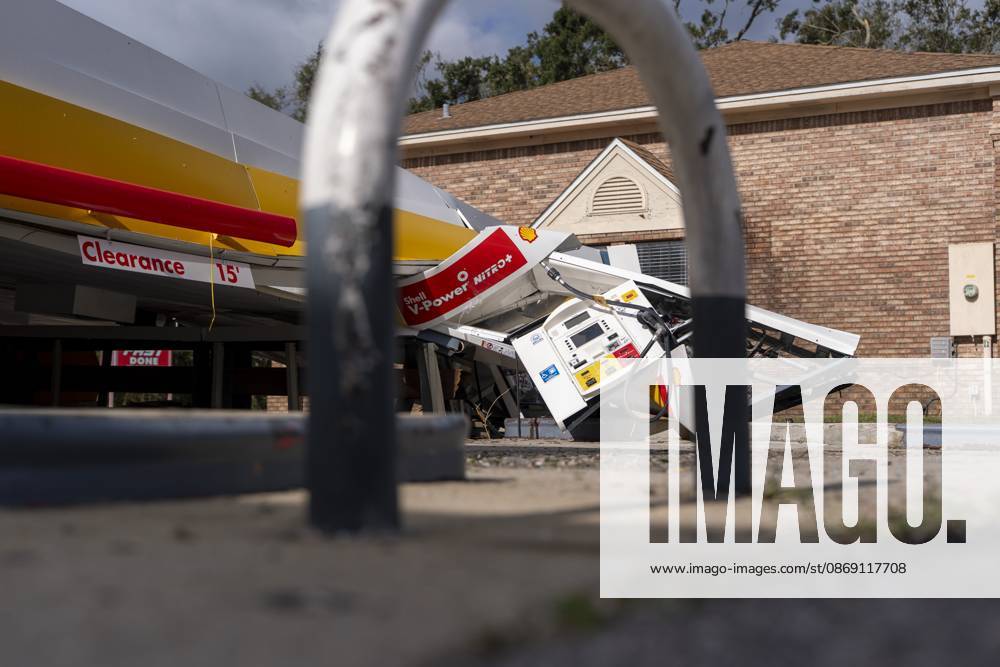 A Shell gas station is collapsed after Hurricane Isaias came ashore..Hurricane Isaias made landfall Friday, October 9 along the U.S. Gulf coast. Gulf Shores USA - ZUMAs197 20261010_aaa_s197_029