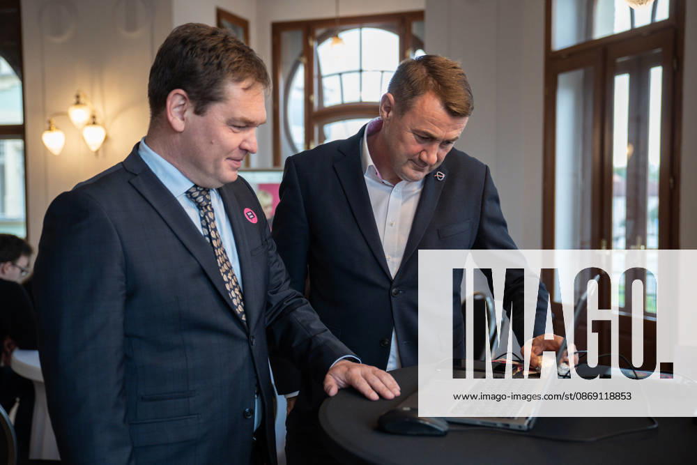 The two-day elections to municipal assemblies ended in the Czech Republic together with the first round of the elections to one-third of the Senate, at 2:00 p.m. on October 10, 2026. On the photo from left: mayoral candidate Jakub Mencl (Ziva Lipa) and Martin Puta, governor of the Liberec Region (Mayors for the Liberec Region), watch as votes are counted in elections in Ceska Lipa. (CTKxPhoto VitxCerny) CTKPhotoP2026101003524 CTKPhotoP2026101003524