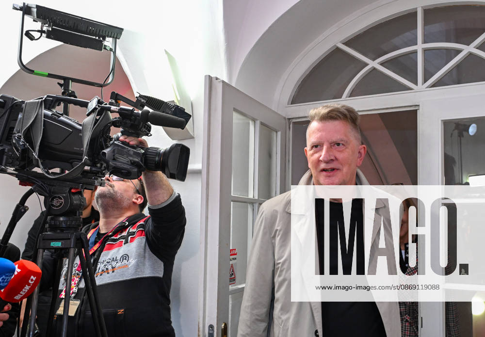The two-day elections to municipal assemblies ended in the Czech Republic together with the first round of the elections to one-third of the Senate, at 2:00 p.m. on October 10, 2026. On the photo: candidate for the Senate in the Prague 1 district Jiri Padevet speaks with reporters at the campaign headquarters of the Mayors and Independents (STAN) movement in Prague. (CTKxPhoto KaterinaxSulova) CTKPhotoP2026101004402 CTKPhotoP2026101004402