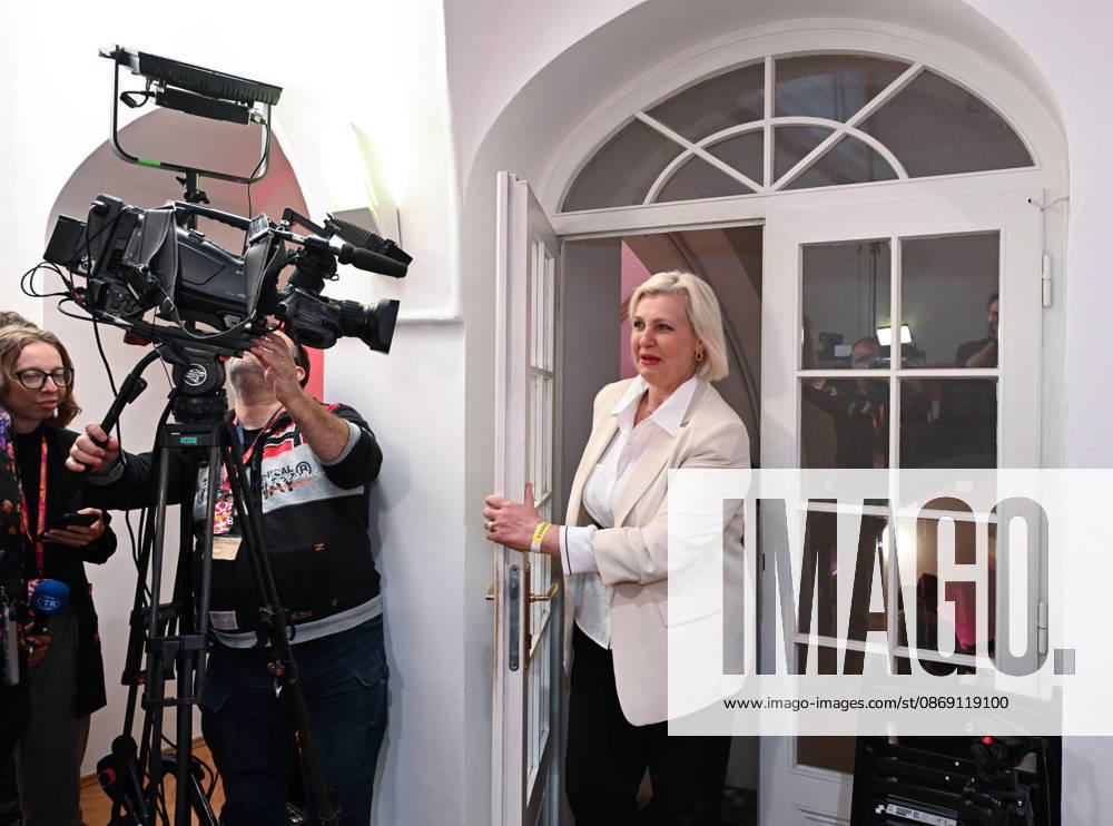 The two-day elections to municipal assemblies ended in the Czech Republic together with the first round of the elections to one-third of the Senate, at 2:00 p.m. on October 10, 2026. On the photo: Deputy Chairwoman of the Chamber of Deputies Vera Kovarova (STAN) arrives at at the campaign headquarters of the Mayors and Independents (STAN) movement in Prague. (CTKxPhoto KaterinaxSulova) CTKPhotoP2026101004601 CTKPhotoP2026101004601