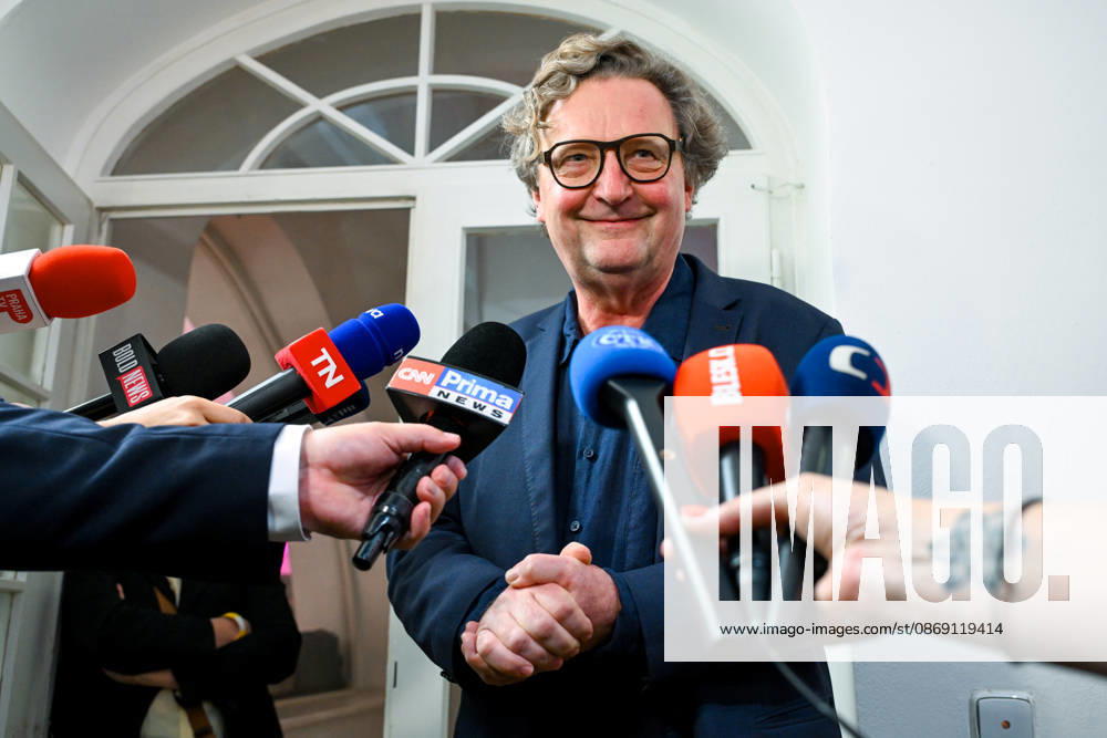 The two-day elections to municipal assemblies ended in the Czech Republic together with the first round of the elections to one-third of the Senate, at 2:00 p.m. on October 10, 2026. On the photo: STAN s candidate for mayor of Prague, Petr Hlavacek, speaks with journalists at the campaign headquarters of the Mayors and Independents (STAN) movement in Prague. (CTKxPhoto KaterinaxSulova) CTKPhotoP2026101005293 CTKPhotoP2026101005293