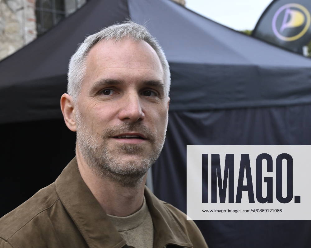 The two-day elections to municipal assemblies ended in the Czech Republic together with the first round of the elections to one-third of the Senate, at 2:00 p.m. on October 10, 2026. On the photo: Pirate Party Chairman Zdenek Hrib speaks with reporters at the Pirate Party s campaign headquarters in Prague. (CTKxPhoto MichalxKrumphanzl) CTKPhotoP2026101005211 CTKPhotoP2026101005211