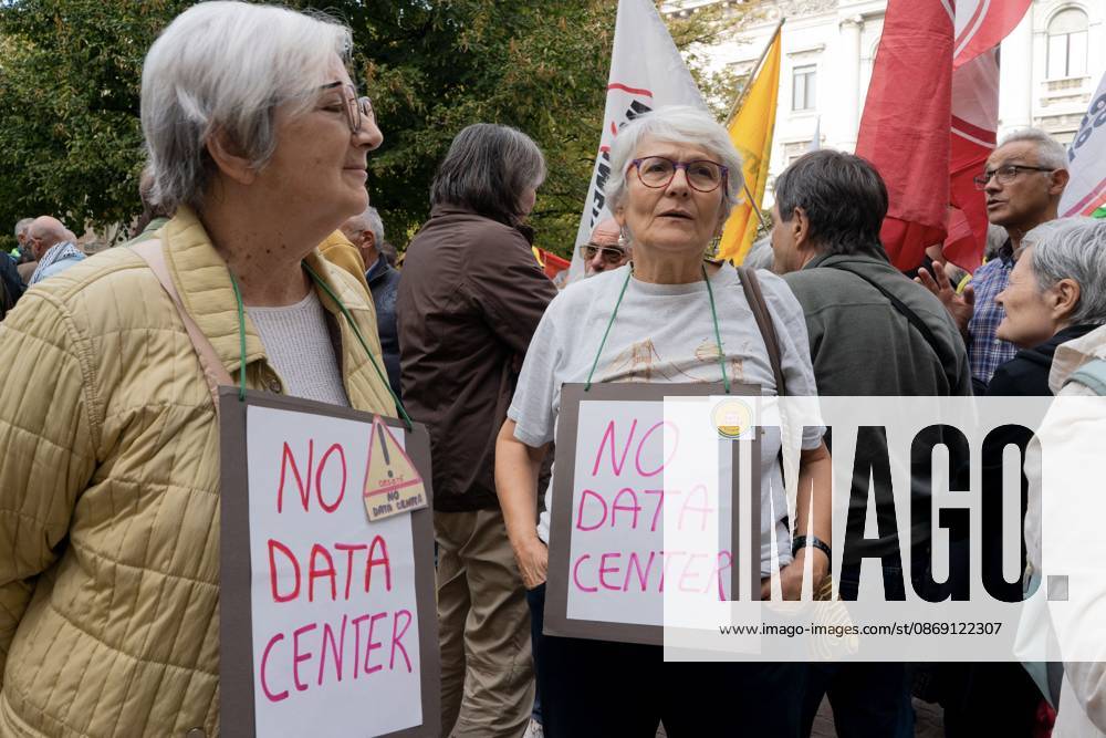 Protesters demand moratorium on new data centers in Milan MILAN, ITALY OCTOBER 10, 2026: Protesters gather for a sit-in in Piazza della Scala in central Milan to oppose the development of new data centers across Lombardy and Italy. The demonstration is organized by the Rete dei Comitati No Data Center (No Data Center Committee Network), which is calling for a moratorium on permits for new facilities. The group also urges public authorities to conduct thorough environmental, urban planning and regional assessments before approving projects. For approved facilities that have not yet begun operating, campaigners are calling for reviews to be reopened if potential microclimate effects and cumulative impacts with existing facilities were not