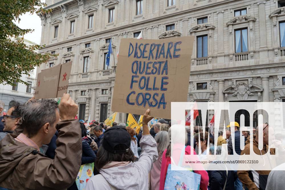 Protesters demand moratorium on new data centers in Milan MILAN, ITALY OCTOBER 10, 2026: Protesters gather for a sit-in in Piazza della Scala in central Milan to oppose the development of new data centers across Lombardy and Italy. The demonstration is organized by the Rete dei Comitati No Data Center (No Data Center Committee Network), which is calling for a moratorium on permits for new facilities. The group also urges public authorities to conduct thorough environmental, urban planning and regional assessments before approving projects. For approved facilities that have not yet begun operating, campaigners are calling for reviews to be reopened if potential microclimate effects and cumulative impacts with existing facilities were not