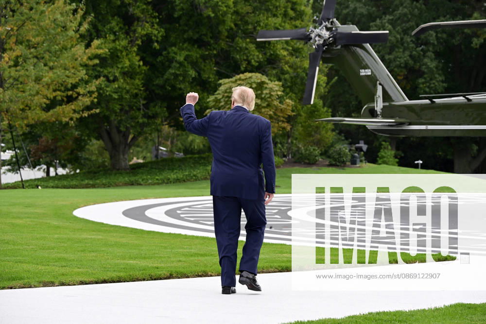 United States President Donald J Trump gestures towards the ballroom construction workers as he departs the South Lawn of the White House in Washington, DC, en route Clarksville, Tennessee on Saturday, October 10, 2026. The President will participate in a campaign rally for Tennessee Republican candidates on the ballot in November. WAX20261010203 RONxSACHS