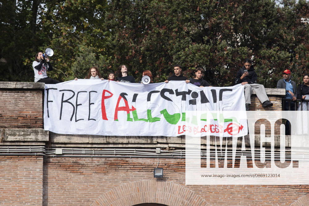 IPP Photo by Diego Nangano, Rome, October 10, 2026. Pro-Palestine demonstration; the photo shows protesters holding a banner in support of Palestine. Italy Photo Press World Copyright