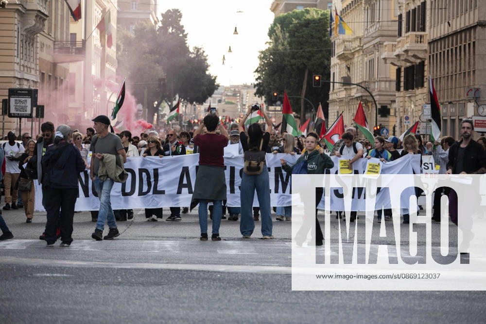 IPP Photo by Diego Nangano, Rome, October 10, 2026. Pro-Palestine demonstration; the photo shows protesters holding a banner in support of Palestine. Italy Photo Press World Copyright