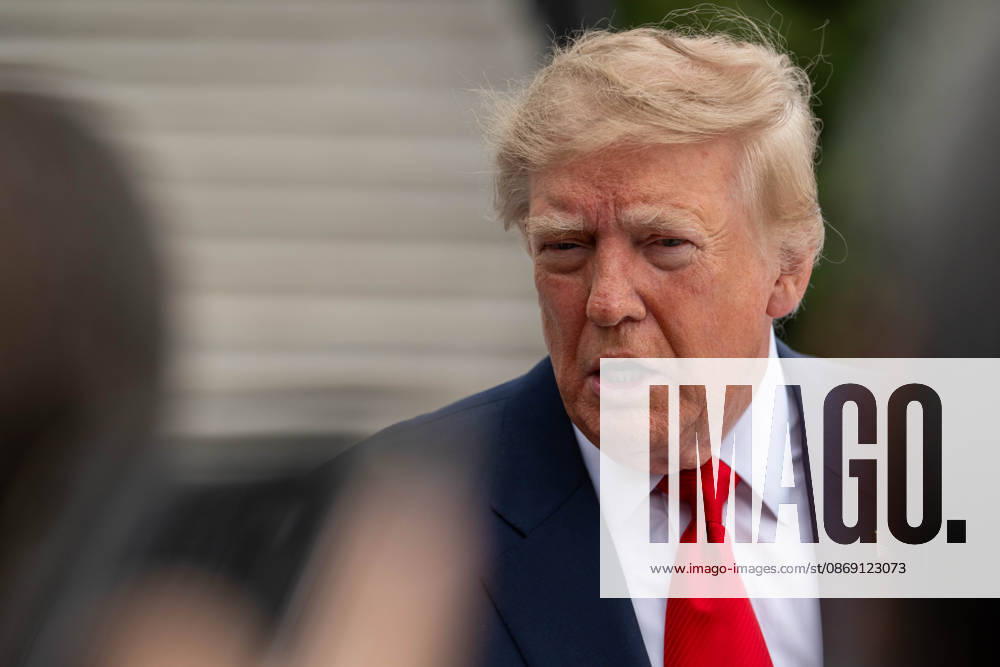 President DONALD TRUMP speaks to members of the media on the South Lawn of the White House before departing for Clarksville, Tennessee, where he is scheduled to attend a campaign rally in support of Republican candidates ahead of the November midterm elections. Washington United States - ZUMAk206 20261010_znp_k206_025