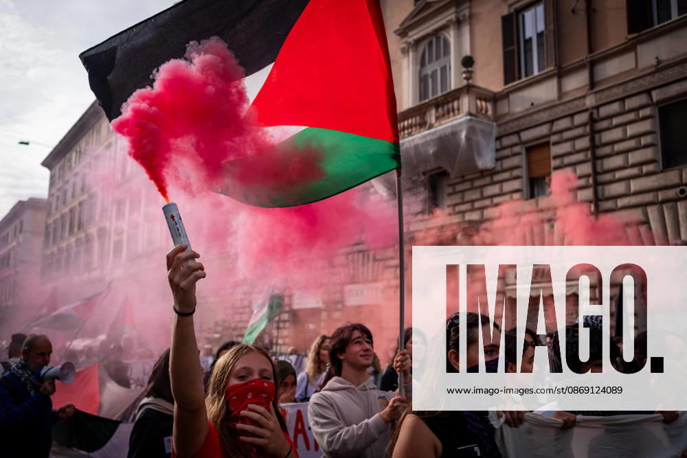 Thousands of people take to the streets of the capital to march in solidarity with Gaza and the Palestinians, and to call for the unblocking of humanitarian aid entering the Strip. Rome Italy - ZUMAg256 20261010_znp_g256_009