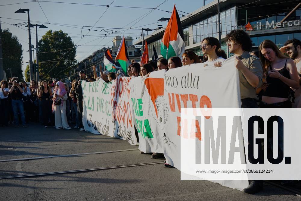 TURIN, ITALY, OCTOBER 10, 2026: Thousands of pro-Palestinian demonstrators march through central Turin during a regional protest organized by Torino per Gaza, as demonstrations take place across Italy in solidarity with Palestinians. Tensions erupted near Piazza Castello when protesters attempted to cross a police cordon, leading to brief confrontations before the march continued through the city. Demonstrators carried Palestinian flags and large effigies depicting US President Donald Trump and Israeli Prime Minister Benjamin Netanyahu. Toward the end of the demonstration, protesters threw tomatoes at the effigies before setting them on fire. Turin Italy - ZUMAq101 20261010_zna_q101_297