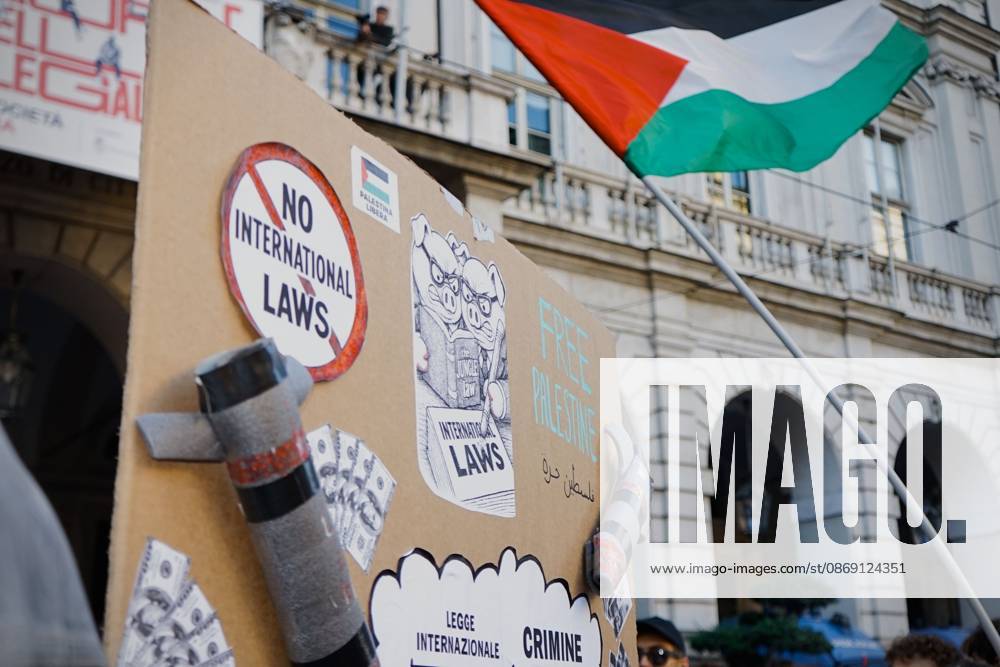 TURIN, ITALY, OCTOBER 10, 2026: Thousands of pro-Palestinian demonstrators march through central Turin during a regional protest organized by Torino per Gaza, as demonstrations take place across Italy in solidarity with Palestinians. Tensions erupted near Piazza Castello when protesters attempted to cross a police cordon, leading to brief confrontations before the march continued through the city. Demonstrators carried Palestinian flags and large effigies depicting US President Donald Trump and Israeli Prime Minister Benjamin Netanyahu. Toward the end of the demonstration, protesters threw tomatoes at the effigies before setting them on fire. Turin Italy - ZUMAq101 20261010_zna_q101_292