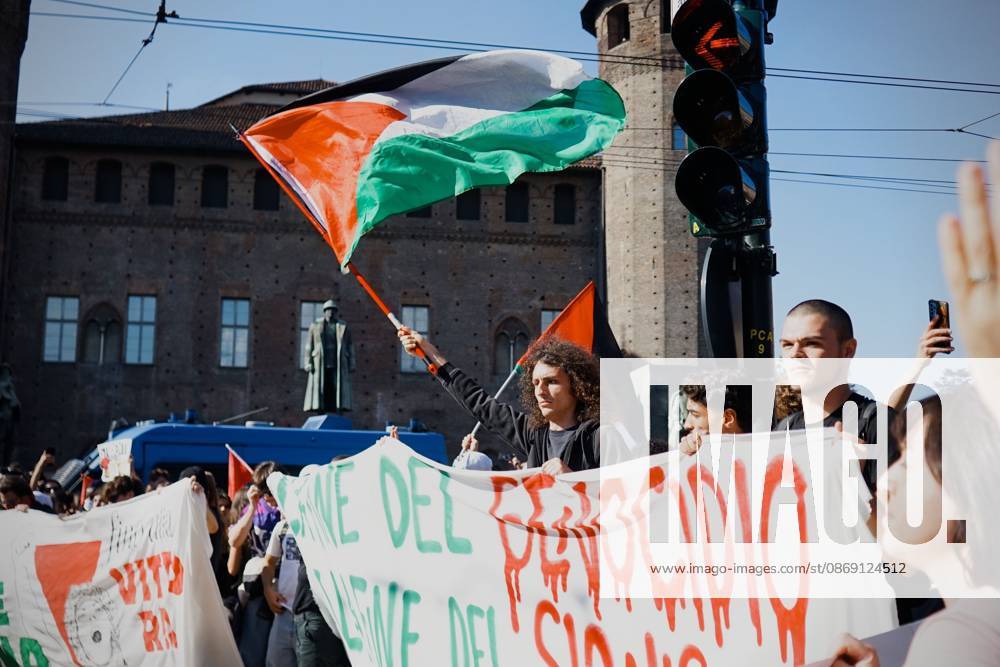 TURIN, ITALY, OCTOBER 10, 2026: Thousands of pro-Palestinian demonstrators march through central Turin during a regional protest organized by Torino per Gaza, as demonstrations take place across Italy in solidarity with Palestinians. Tensions erupted near Piazza Castello when protesters attempted to cross a police cordon, leading to brief confrontations before the march continued through the city. Demonstrators carried Palestinian flags and large effigies depicting US President Donald Trump and Israeli Prime Minister Benjamin Netanyahu. Toward the end of the demonstration, protesters threw tomatoes at the effigies before setting them on fire. Turin Italy - ZUMAq101 20261010_zna_q101_307