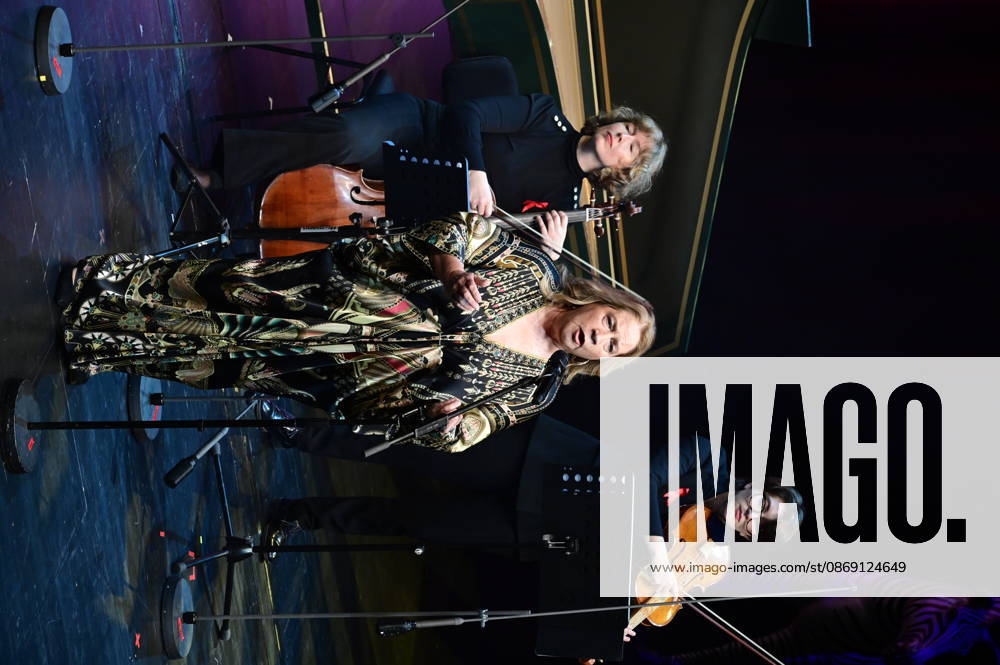 Kathy Kelly and the Dresden Baroque Ensemble camerata musikus s with Milko Kersten at the 18th Hope Gala 2026 at the Schauspielhaus Dresden