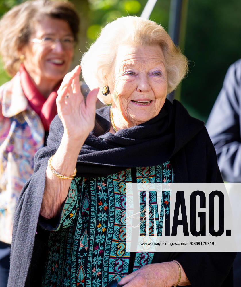 Apeldoorn Princess Beatrix attended the 7th edition of Het Oranjepad around palace Het Loo in Apeldoorn. Â