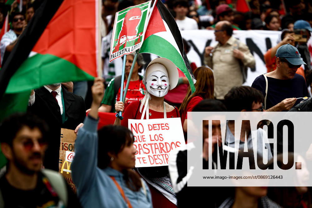 Thousands march in Santiago for Global Day of Action for Palestine SANTIAGO, CHILE - OCTOBER 10: Thousands of people take part in a demonstration organized by the Palestinian community in Chile as part of the Global Day of Action for Palestine, in Santiago, Chile, on October 10, 2026. Lucas Aguayo Araos Anadolu Santiago Chile. Editorial use only. Please get in touch for any other usage.