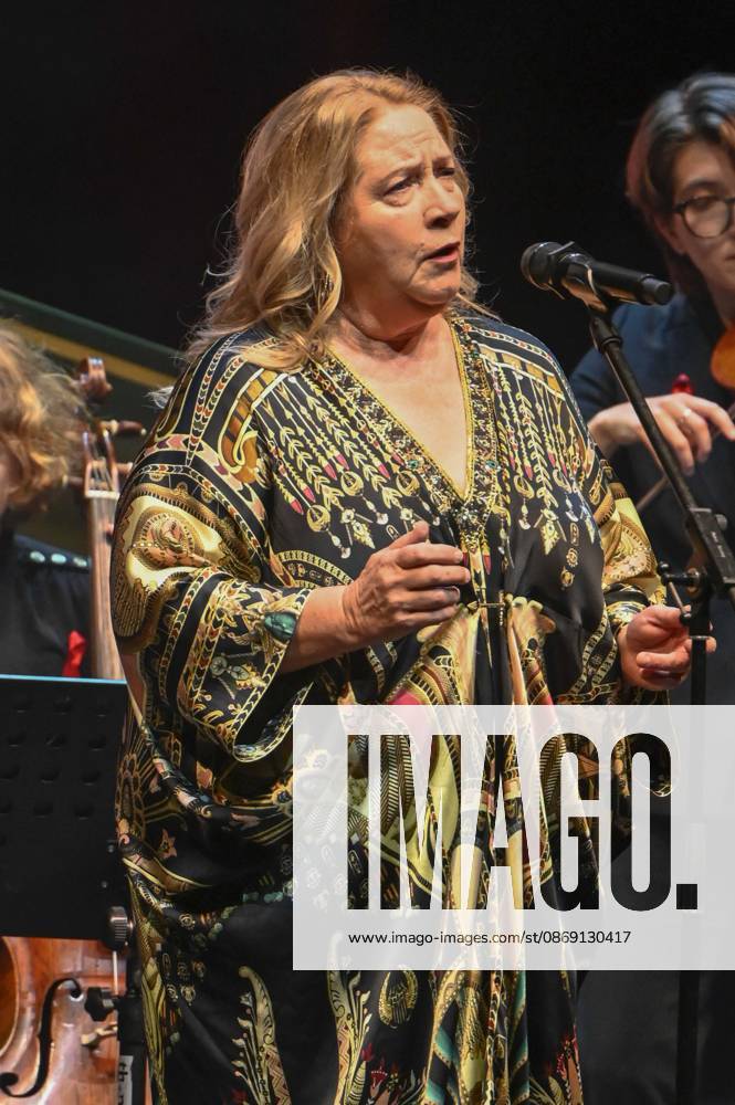 ABB HOPEGALA Cathy Kelly performs on stage at the Hope Gala 2026 at the Schauspielhaus Dresden on October 10, 2026, in Dresden, Saxony, Germany
