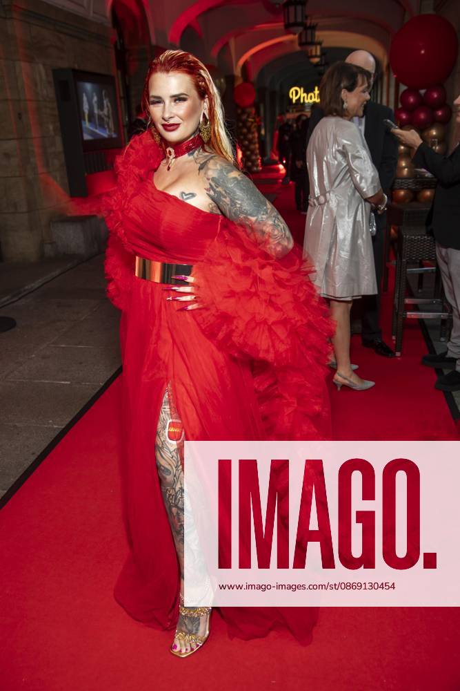 ABB HOPEGALA: Lyn Kuestner walks the red carpet at the 2026 Hope Gala at the Schauspielhaus Dresden on October 10, 2026, in Dresden, Saxony, Germany