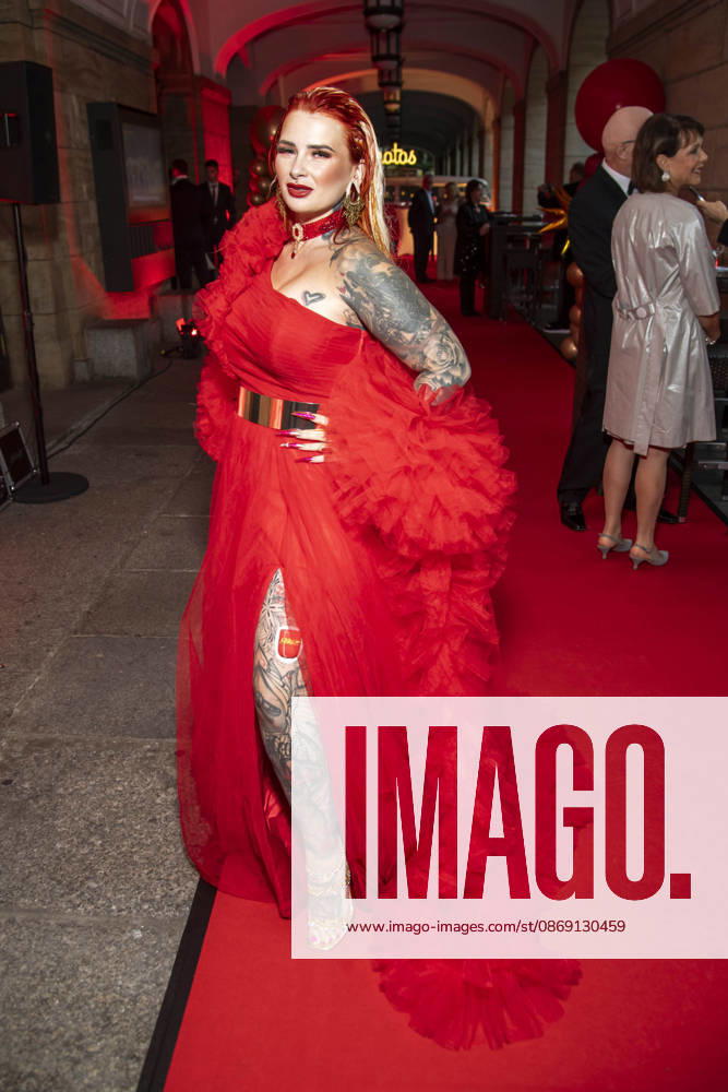 ABB HOPEGALA: Lyn Kuestner walks the red carpet at the 2026 Hope Gala at the Schauspielhaus Dresden on October 10, 2026, in Dresden, Saxony, Germany