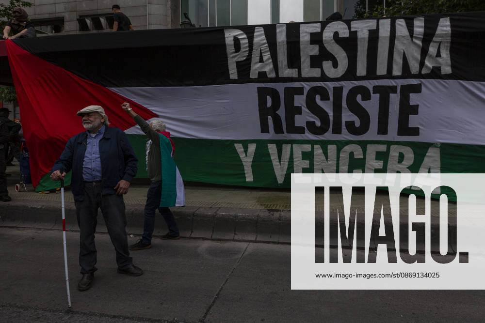 Persons demonstrate in solidarity with the Palestinian people in Santiago de Chile, on October 10, 2026. On the global day of action for Palestine. Santiago Chile