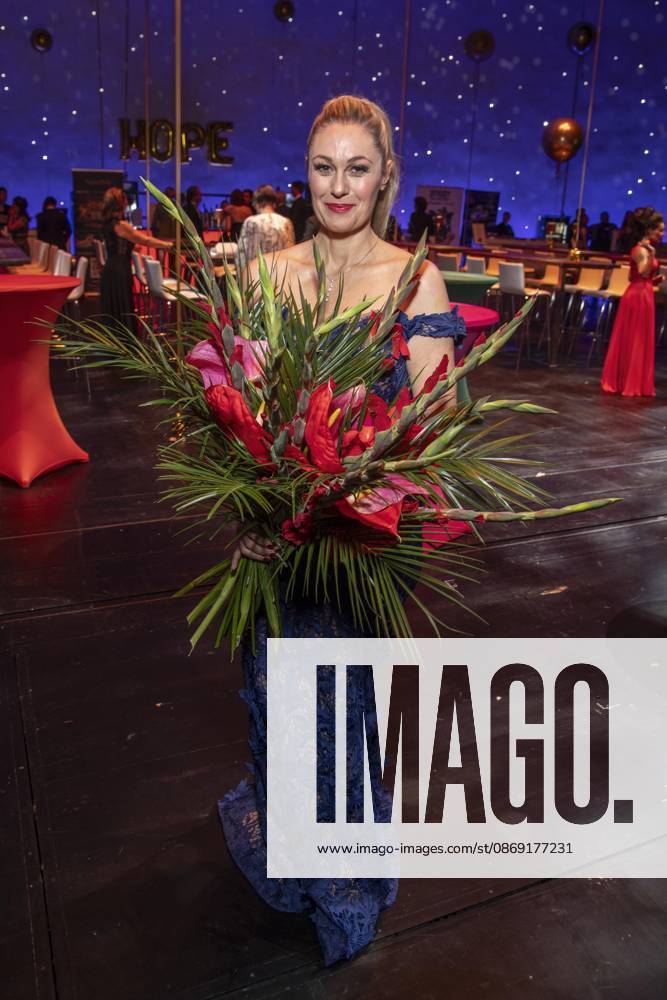 ABB HOPE GALA Ruth Moschner, host, holding a bouquet of flowers at the Hope Gala 2026 party at the Schauspielhaus Dresden on October 10, 2026, in Dresden, Saxony, Germany