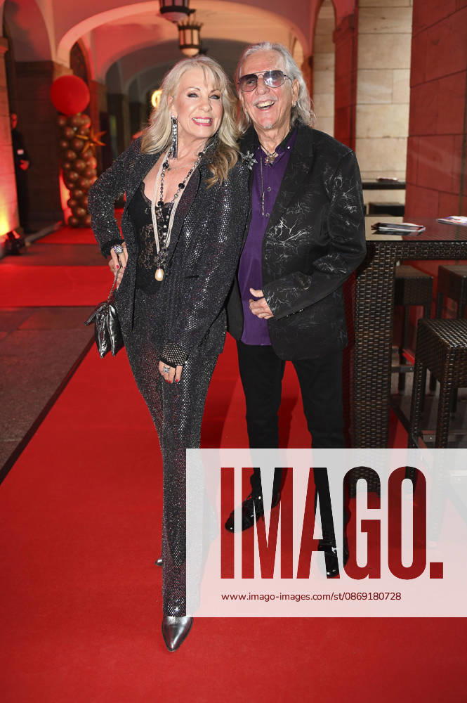 Petra Zieger and Peter Taudte at the 18th Hope Gala 2026 at the Schauspielhaus Dresden, October 10, 2026 Foto:xM.xFischerx xFuturexImagex hope_6002