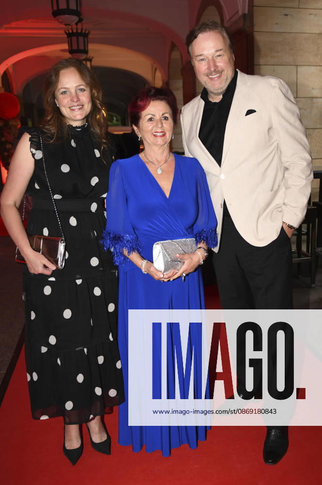 Lidija Grossmann, Viola Klein, and Stephan Grossmann at the 18th Hope Gala 2026 at the Schauspielhaus Dresden, October 10, 2026 Foto:xM.xFischerx xFuturexImagex hope_6012