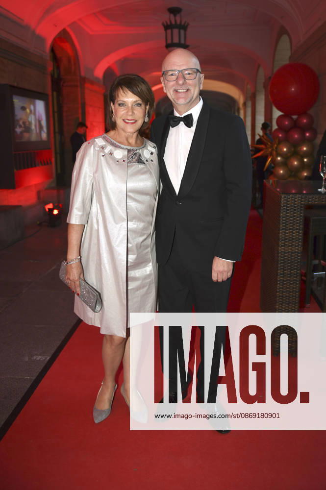 Janina Hartwig and Alexander Putz at the 18 Hope Gala 2026 at the Schauspielhaus Dresden, October 10, 2026 Foto:xM.xFischerx xFuturexImagex hope_6021