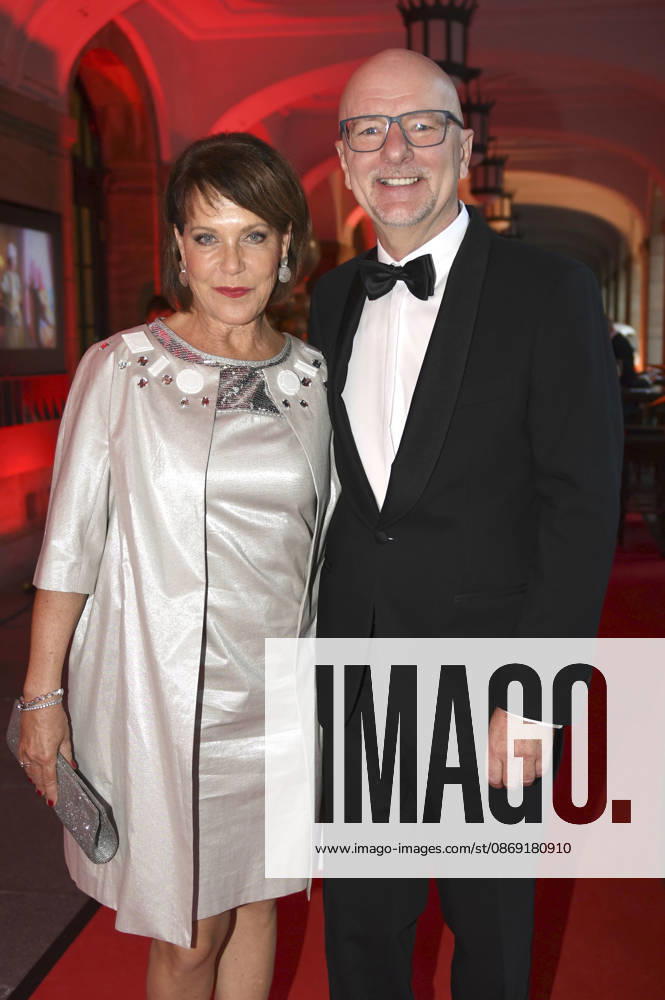 Janina Hartwig and Alexander Putz at the 18 Hope Gala 2026 at the Schauspielhaus Dresden, October 10, 2026 Foto:xM.xFischerx xFuturexImagex hope_6023