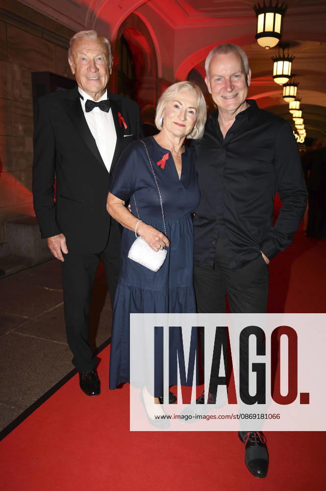 Eduard Geyer, Angelika Geyer, and Dirk Michaelis at the 18th Hope Gala 2026 at the Schauspielhaus Dresden, October 10, 2026 Foto:xM.xFischerx xFuturexImagex hope_6084