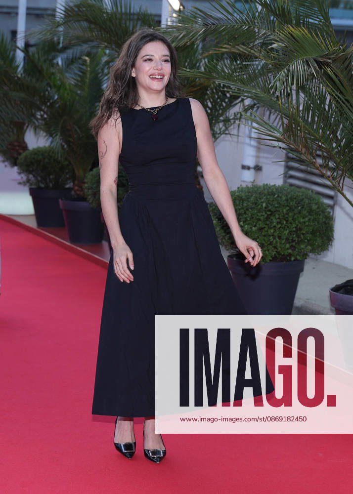 Zoe Adjani on the red carpet at the closing ceremony of the 37th Dinard British and Irish Film Festival on October 10, 2026, in Dinard. Denis Guignebourg, Bestimage. Red carpet and closing ceremony of the 37th Dinard British and Irish Film Festival, October 10, 2026, Dinard, France