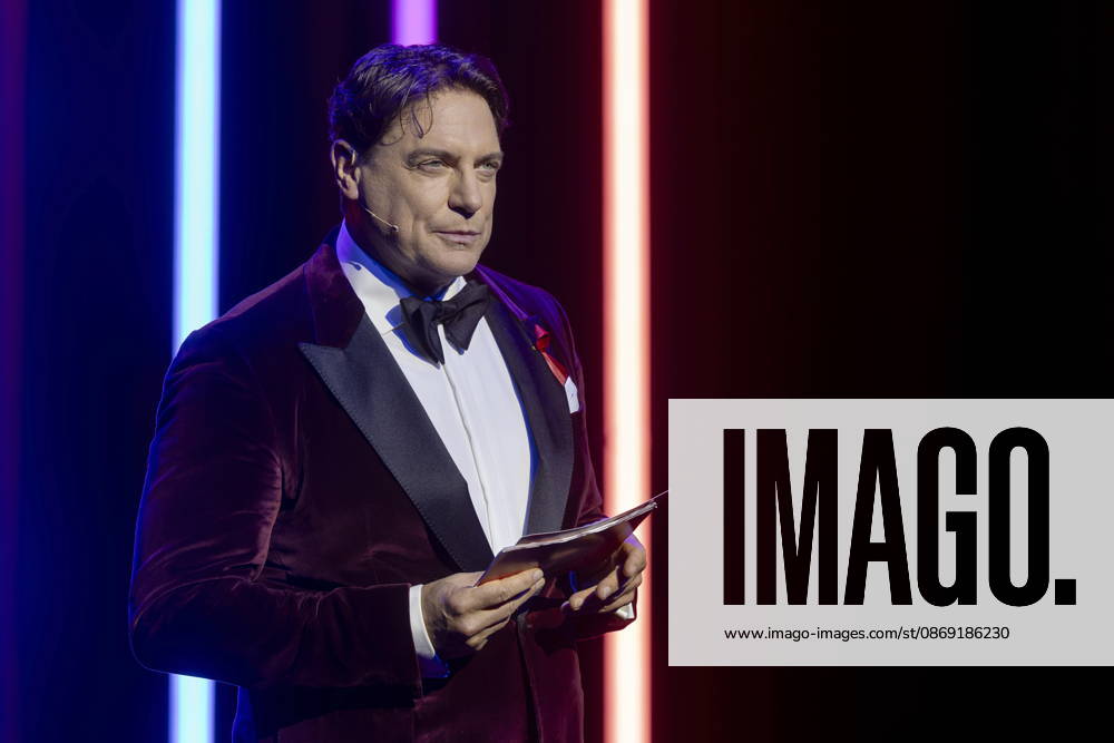 Benjamin Bieneck will co-host the 18th HOPE Gala at the Schauspielhaus Dresden with Ruth Moschner. The HOPE Gala Dresden is a benefit event that supports the HOPE Cape Town children’s project in South Africa in its efforts to promote the health, development, and education of children and young adults in the townships around Cape Town.