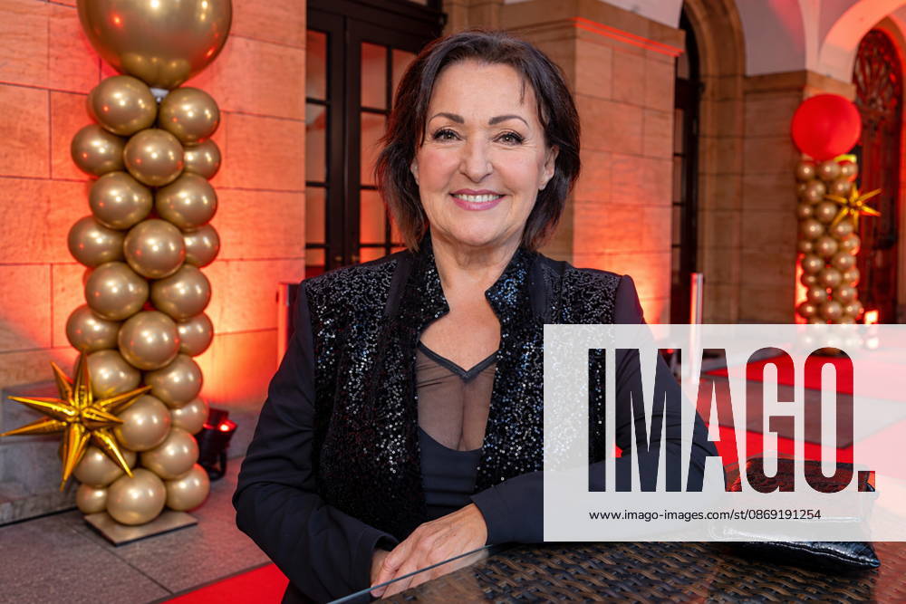 Singer Ute Freudenberg, born January 12, 1956, will attend the 18th HOPE Gala at the Schauspielhaus Dresden. The HOPE Gala Dresden is a benefit event that supports the HOPE Cape Town children’s project in South Africa in its commitment to the health, development, and education of children and young adults in the townships around Cape Town