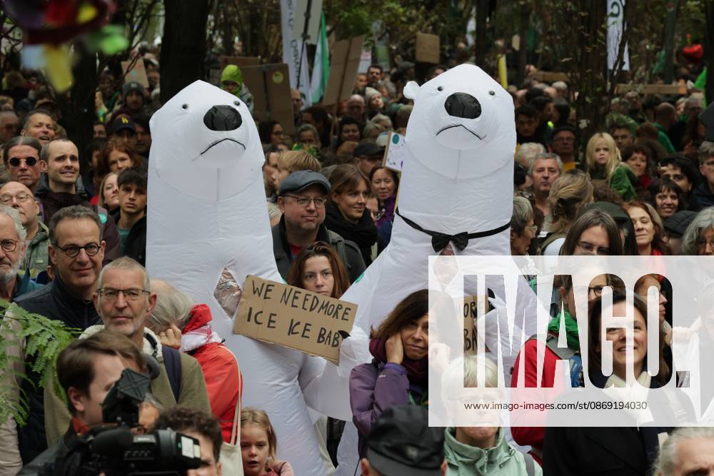 This image shows the Climate March 2026, organized by the Climate Coalition, in Brussels, on Sunday 11 October 2026. The Climate Coalition demands the federal and regional governments to stop subsidizing polluting industrial activities in Belgium and levy higher taxes on these companies. NICOLASxMAETERLINCK 189444520