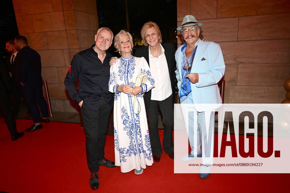 Dirk Michaelis, Dorit Gäbler, Ritchie Barton, and Karl Heinz Bellmann at the 18th Hope Gala 2026 at the Schauspielhaus Dresden, October 10, 2026 Foto:xM.xWehnertx xFuturexImagex hope_6163