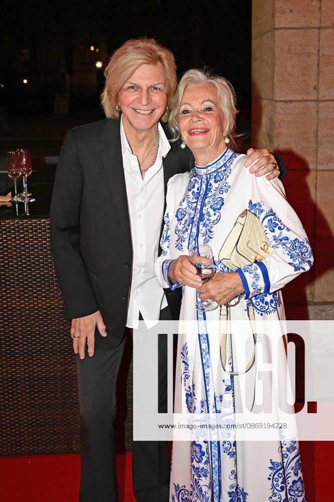 Ritchie Barton and Dorit Gäbler at the 18th Hope Gala 2026 at the Schauspielhaus Dresden, October 10, 2026 Foto:xM.xWehnertx xFuturexImagex hope_6167