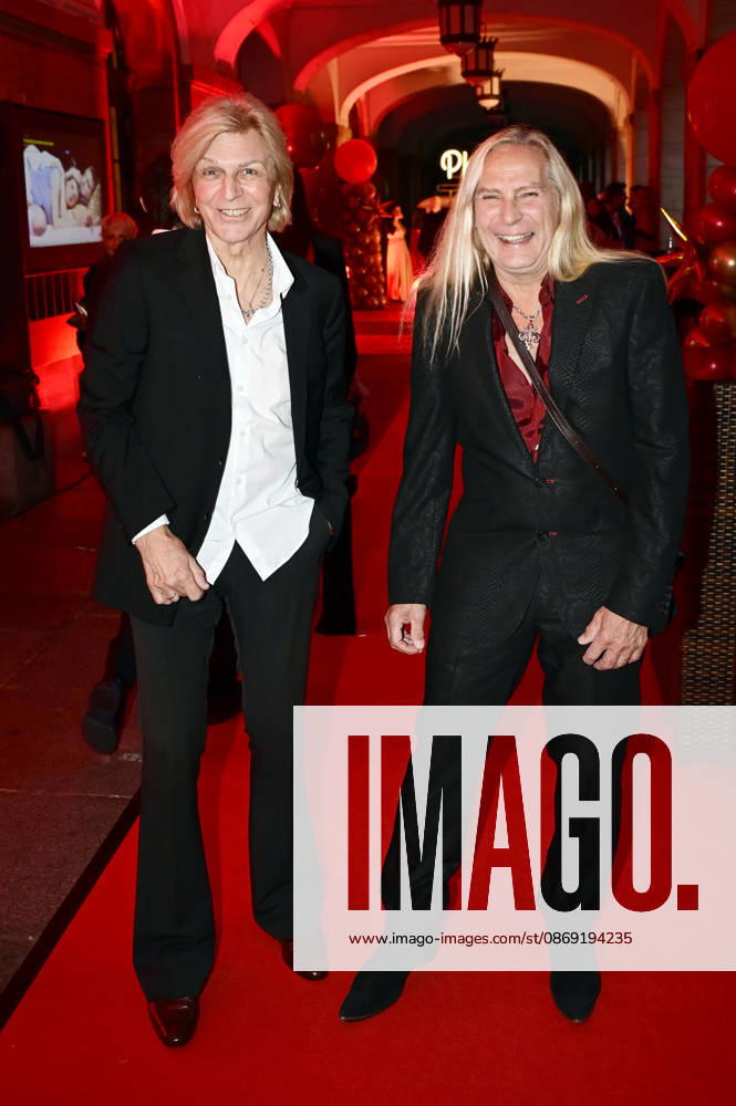 Ritchie Barton and Uwe Hassbecker at the 18 Hope Gala 2026 at the Schauspielhaus Dresden, October 10, 2026 Foto:xM.xWehnertx xFuturexImagex hope_6182