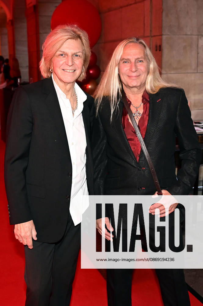 Ritchie Barton and Uwe Hassbecker at the 18 Hope Gala 2026 at the Schauspielhaus Dresden, October 10, 2026 Foto:xM.xWehnertx xFuturexImagex hope_6183